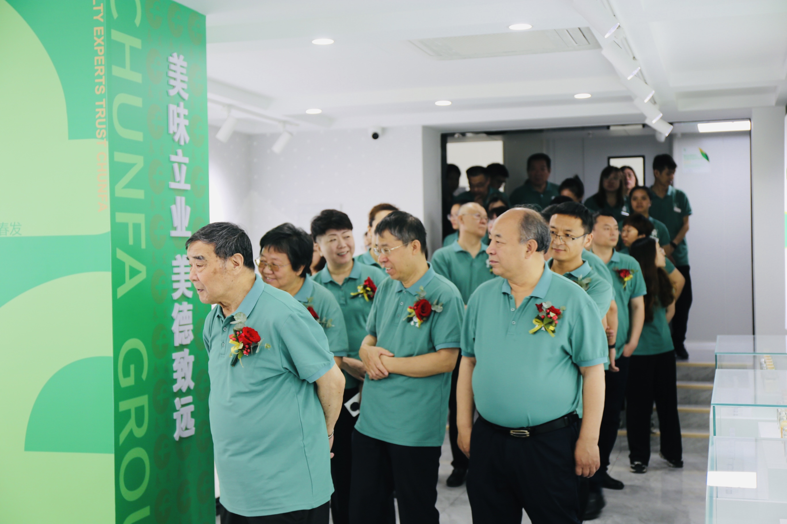 領(lǐng)導(dǎo)參觀文化長廊-370372d9-ba12-4061-bbf3-f35362206602.jpg